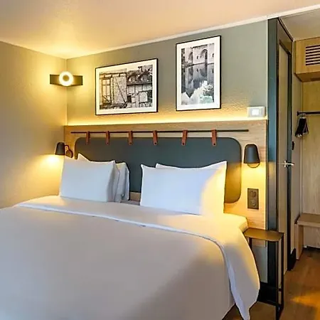 Hotel Campanile Nature - Niort Est La Creche