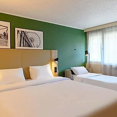 Hotel Campanile Nature - Niort Est La Creche
