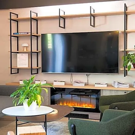 Hotel Campanile Nature - Niort Est La Creche